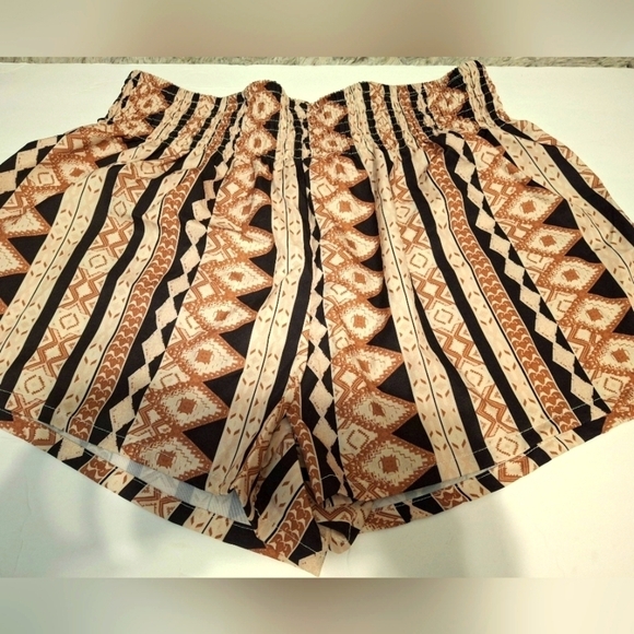 SHEIN Geometric Patterned Shorts - Black and Brown - Picture 1 of 1